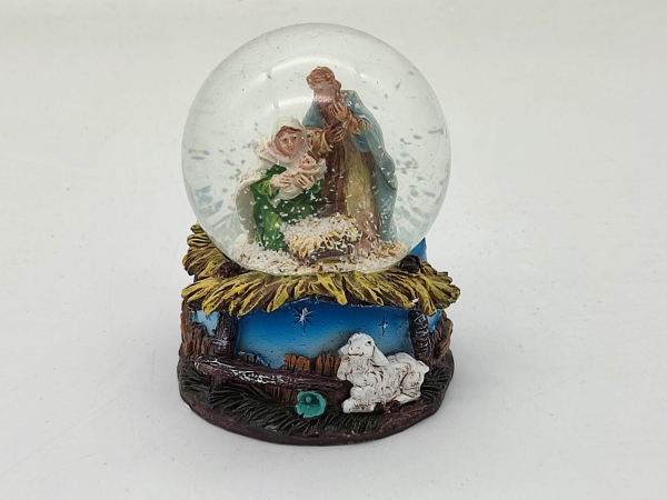 Snow globe nativity scene